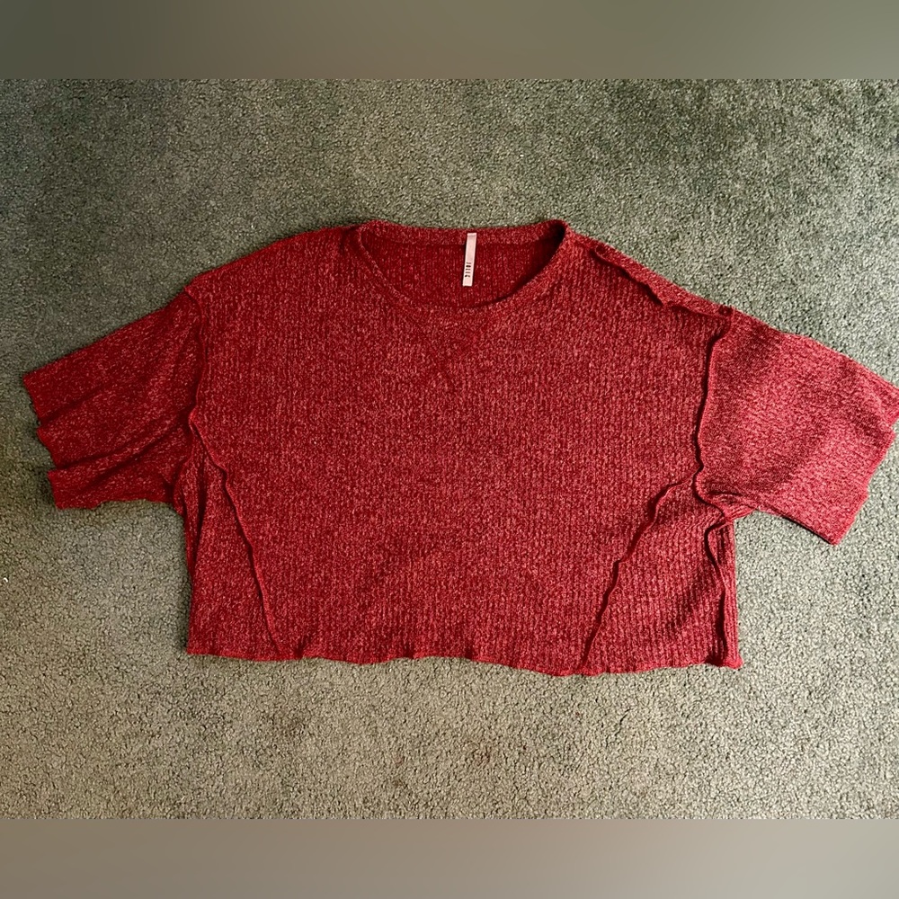 Jolie cropped burgundy ribbed sweater